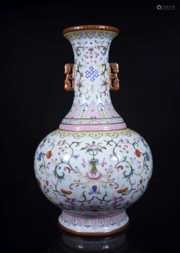 Qianlong Famiile Rose Scrolling Lotus Globular Vase