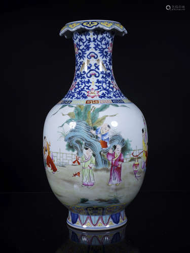 Qianlong Famille Rose Vase