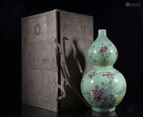 Qianlong Famille Rose Double-Gourd Vase