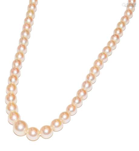 A graduated cultured pearl necklace knotted to a 9 carat gol...