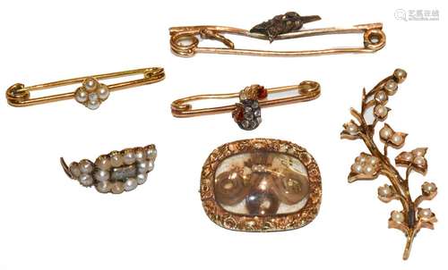 A quantity of jewellery including a diamond feather brooch (...