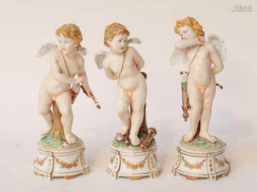 Three 20th century Ginori cherubs on circular bases