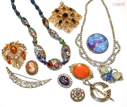 A quantity of costume jewellery including various brooches, ...