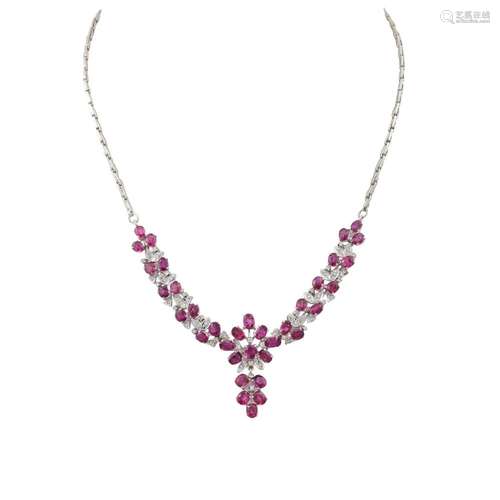 Collier mit Rubinen und Diamanten