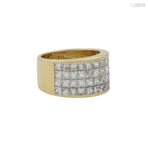 Ring mit 48 Diamanten im Prinzessschliff zus. ca. 3,3 ct,