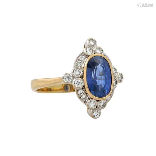 Ring mit ovalem Saphir und Brillanten von zus. ca. 0,3 ct,