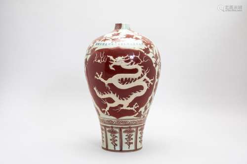 AN UNDERGLAZE RED DRAGON AND PHOENIX MEIPING VASE