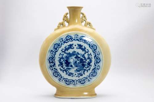 A LARGE BLUE AND WHITE YELLOW GLAZED MOONFLASK