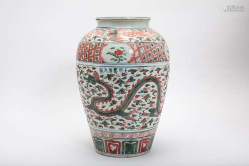 A SWATOW STYLE DRAGON VASE