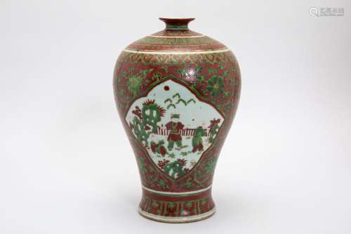 A RED AND GREEN ENAMELLED MEIPING VASE