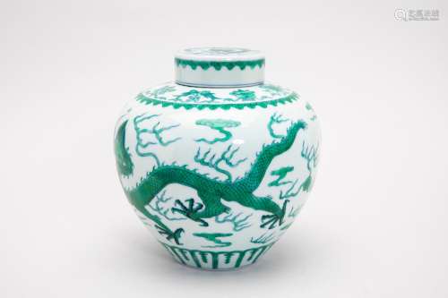 AN UNDERGLAZE BLUE AND GREEN ENAMELLED DRAGON JAR AND COVER