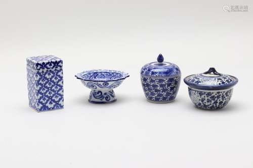 A GROUP OF BLUE AND WHITE CERAMICS