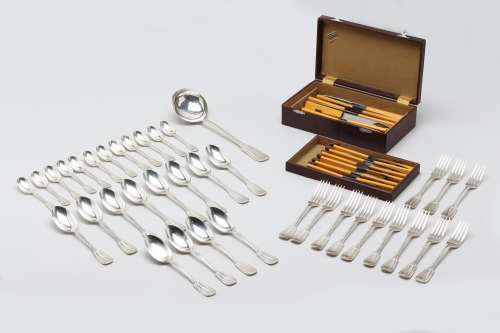 A SET OF FRENCH ART DECO SILVER PLATED CUTLERY