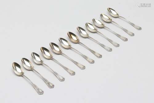 A SET OF TWELVE FRENCH SILVER TEASPOONS