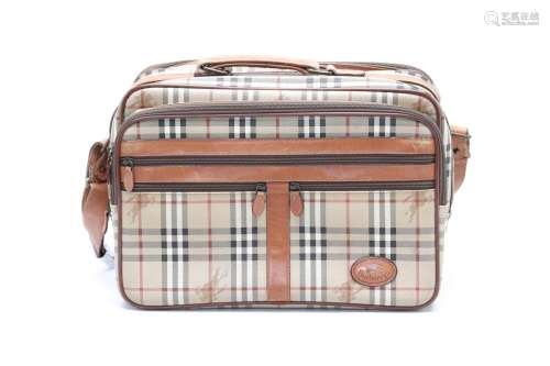 A VINTAGE BURBERRY TRAVEL BAG