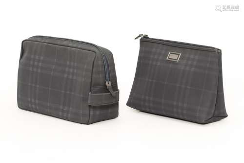 TWO NAVY BURBERRY WASHBAGS