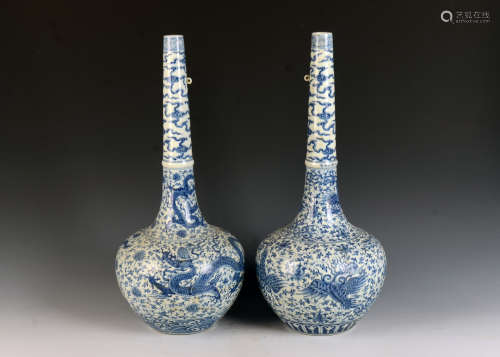 A Pair of Blue and White Kiln Vase from Ming大明成化青花龙凤...