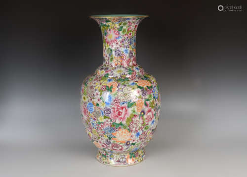 Famille Rosed Kiln Vase with Floral Design from Qing乾隆粉彩...