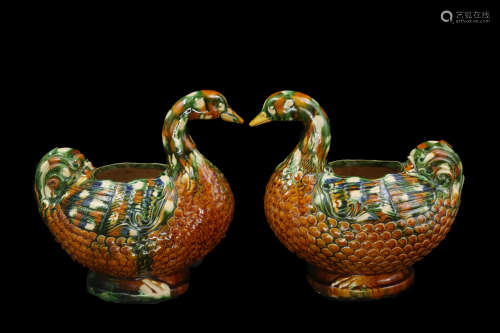 A Pair of Tri-colored Duck Ornament from Tang三彩鸭一对