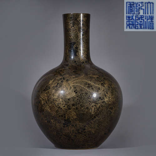 Qing Dynasty of China,Black Glaze Gold-Traced Bottle