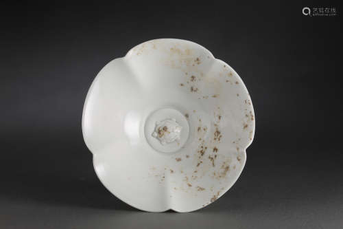 Ding Kiln Bowl with Flower Mouth from Ming明以前符合辽代定窑...