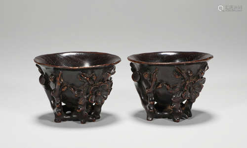 A pair of chrysanthemum pear plum cups from the Qing Dynasty