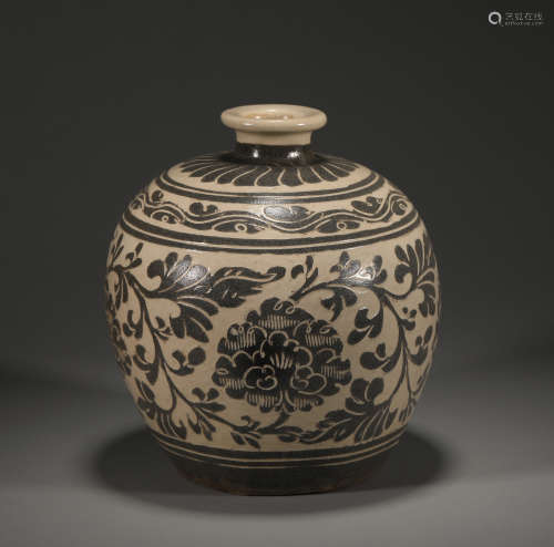 Zhou kiln vase of Song Dynasty China