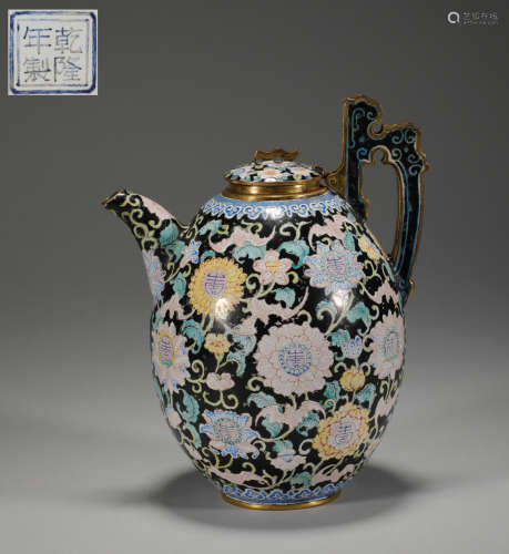 An 18th century Qing Dynasty painted wine pot