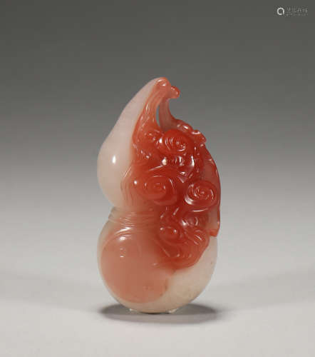 Agate gourd shaped pendant from the Qing Dynasty