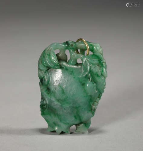 Three jade pendants in the Qing Dynasty