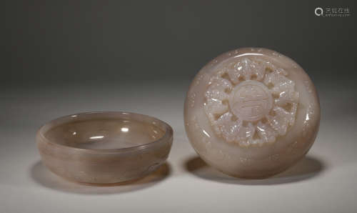 Agate wufu lid boxes were produced in Qing Dynasty