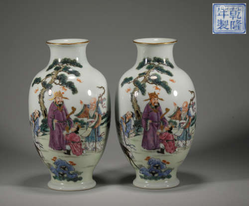 Qianlong pastel figures in a pair of qing Dynasty Chinese 18...
