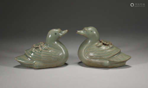 Song Dynasty Ru kiln duck shaped water injection pair