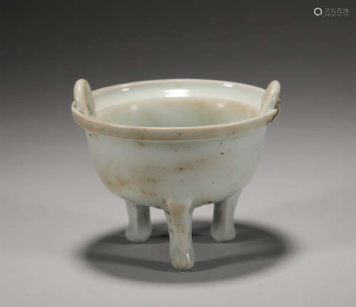 Song Dynasty three-legged furnace