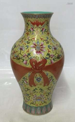 Famille rose vase. Qing Jiaqing Mark.