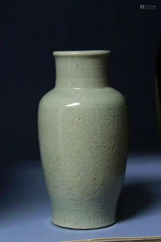 Chinese Antiques Ming Dynasty Green Glaze carved vase S#022