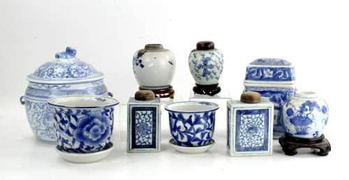 Nine Chinese Porcelain Items