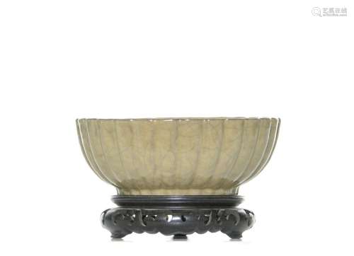 Chinese 'Ge-Type' Porcelain Bowl