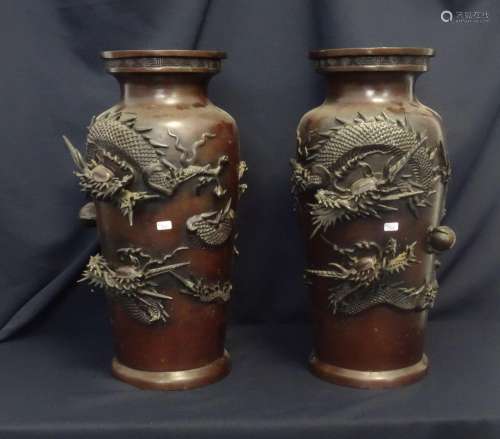 PAIR OF VASES WITH DRAGON MOTIVES