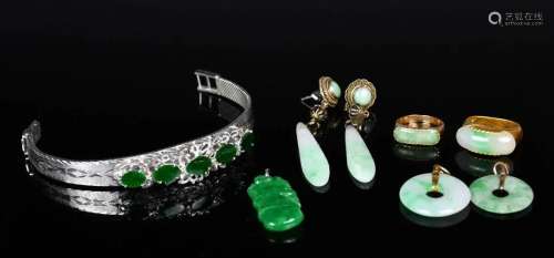 A Group of Chinese Jadeite Jewlery Eight Pieces