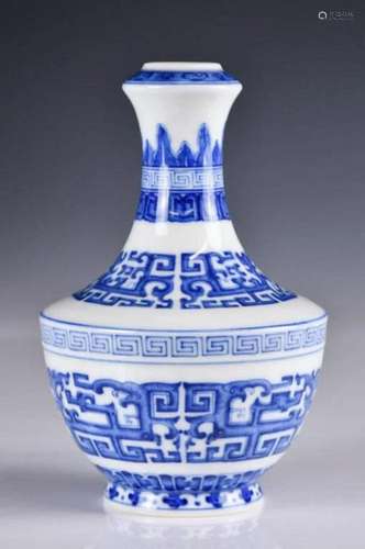 A Blue and White Garlic Mouth Vase, Qianlong Mark