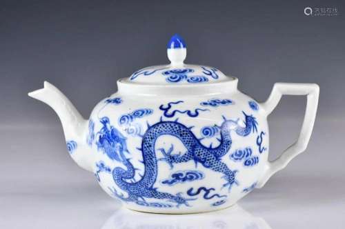 A Chinese Blue and White Tea Pot Qing