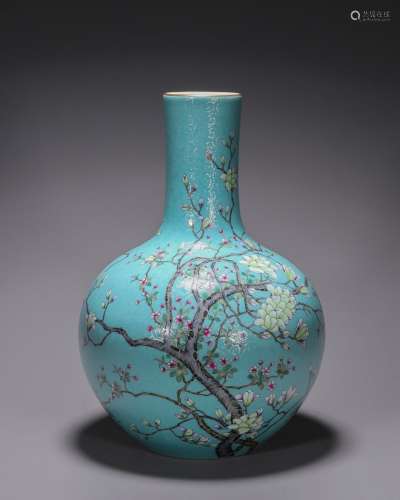 藍釉粉彩花卉紋天球瓶