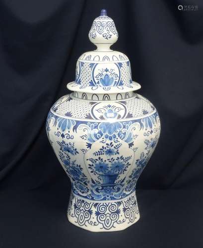 LARGE LID VASE