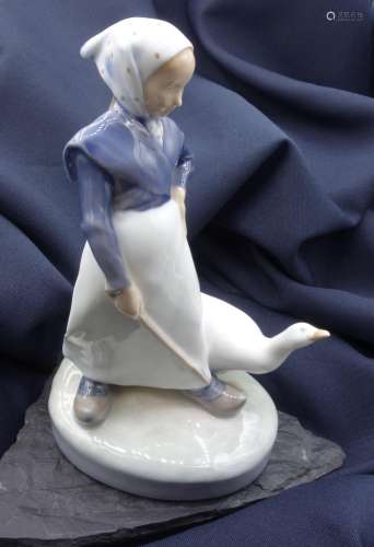 PORCELAIN FIGURE "GIRL WITH A GOOSE