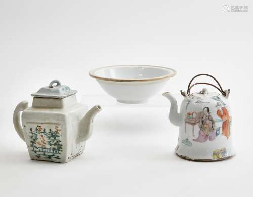 A three piece group of Chinese porcelain tableware
