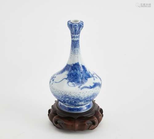 A Chinese blue and white porcelain garlic stick neck vase