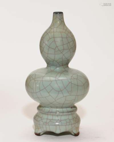 A Chinese crackle glaze porcelain gourd form vase