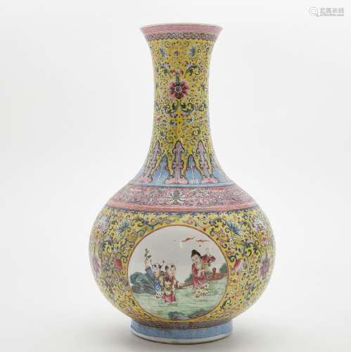 A Chinese Famille Rose porcelain tianqiuping vase