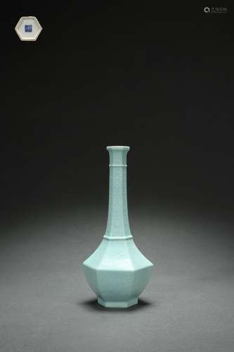 Monochrome Glazed Vase with Carved Interlaced Lotus Flower P...